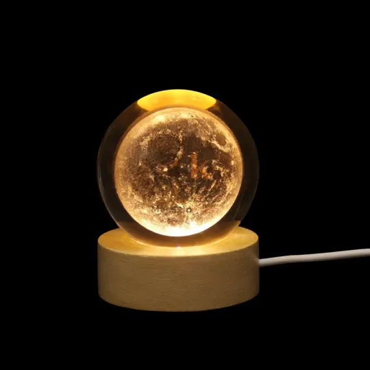 Boule de neige décorative en verre avec support en bois – Objet déco élégant