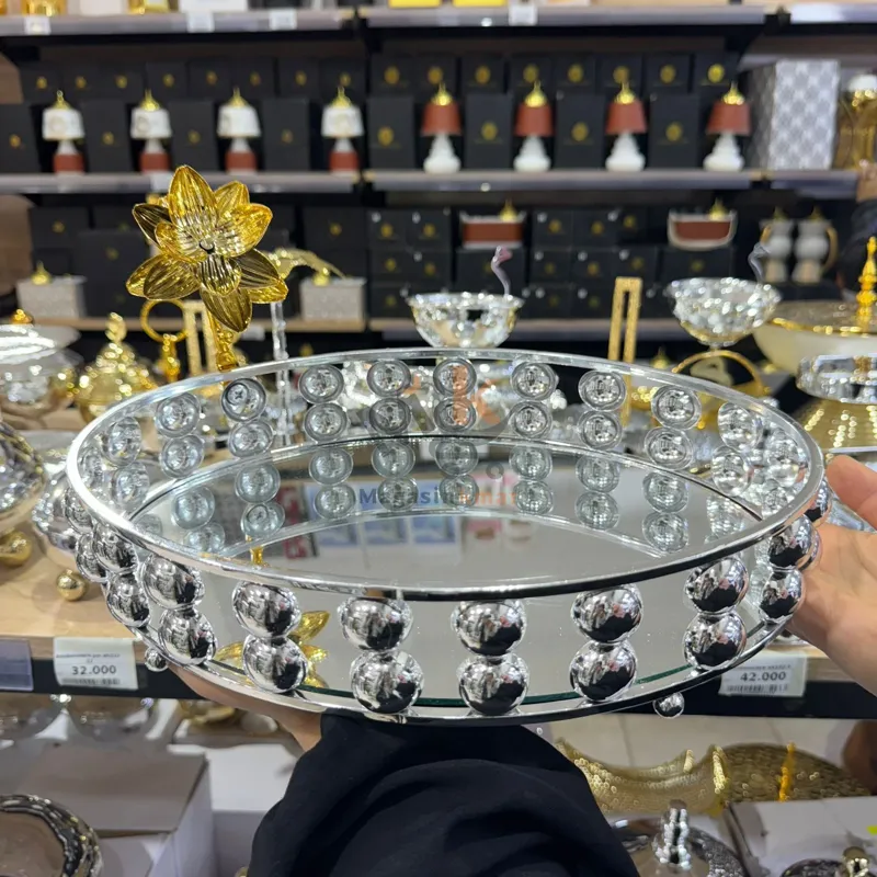 Plateau ovale en métal argent avec motif doré – Élégant pour service