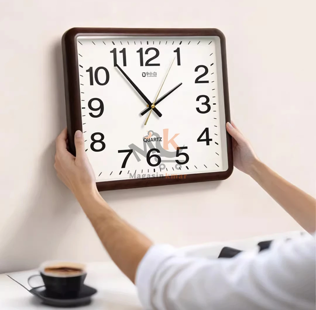 Montre murale carrée blanche avec bordure dorée – 24 cm – Design moderne et élégant