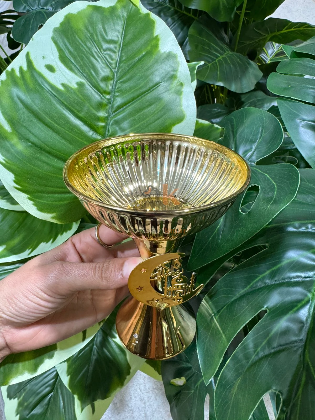 Presentoir Ramadan dorée en métal – Élégante pour fêtes et décorations