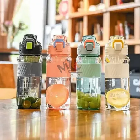 Bouteille d’eau en plastique alimentaire avec filtre Bouteille d’eau en plastique alimentaire avec filtre