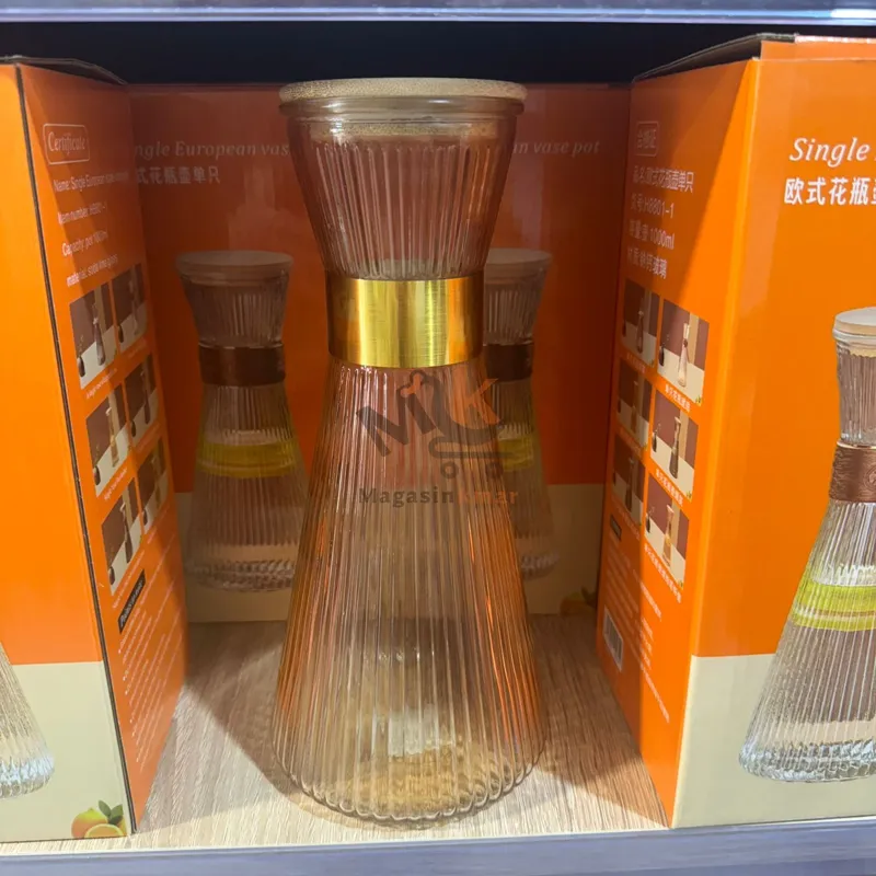 Carafe dorée en verre 1 L avec couvercle en bois – Élégante et pratique