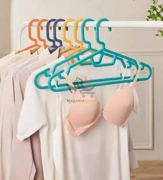 Set de 8 cintres en plastique 39 cm