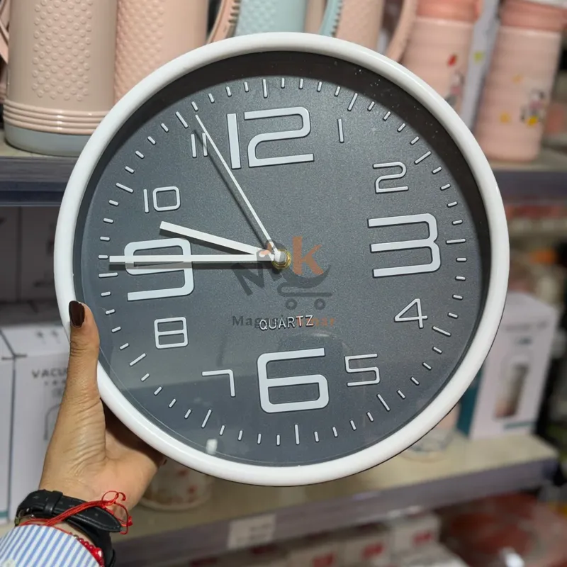 Horloge murale en plastique 29 cm – Accessoire déco pratique pour maison et bureau