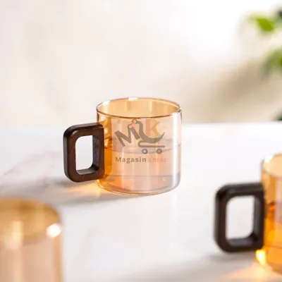 Tasse dorée en verre avec manche en bois pm– Élégance café et thé