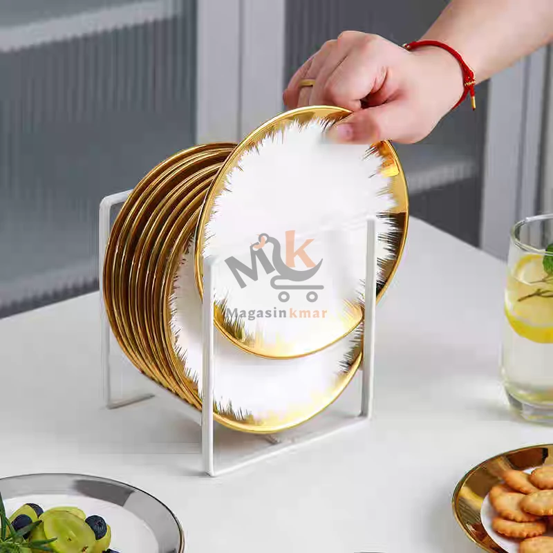 Plat en céramique avec touche dorée – Élégance pour table raffinée