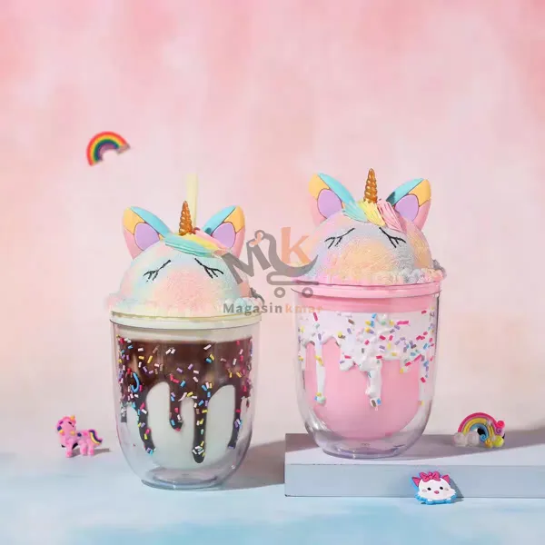 Gobelet en plastique avec couvercle et paille –forme biscuits et glace Gobelet en plastique avec couvercle et paille –forme biscuits et glace