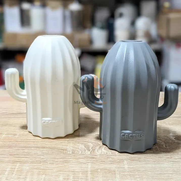 Tirelire forme cactus en plastique