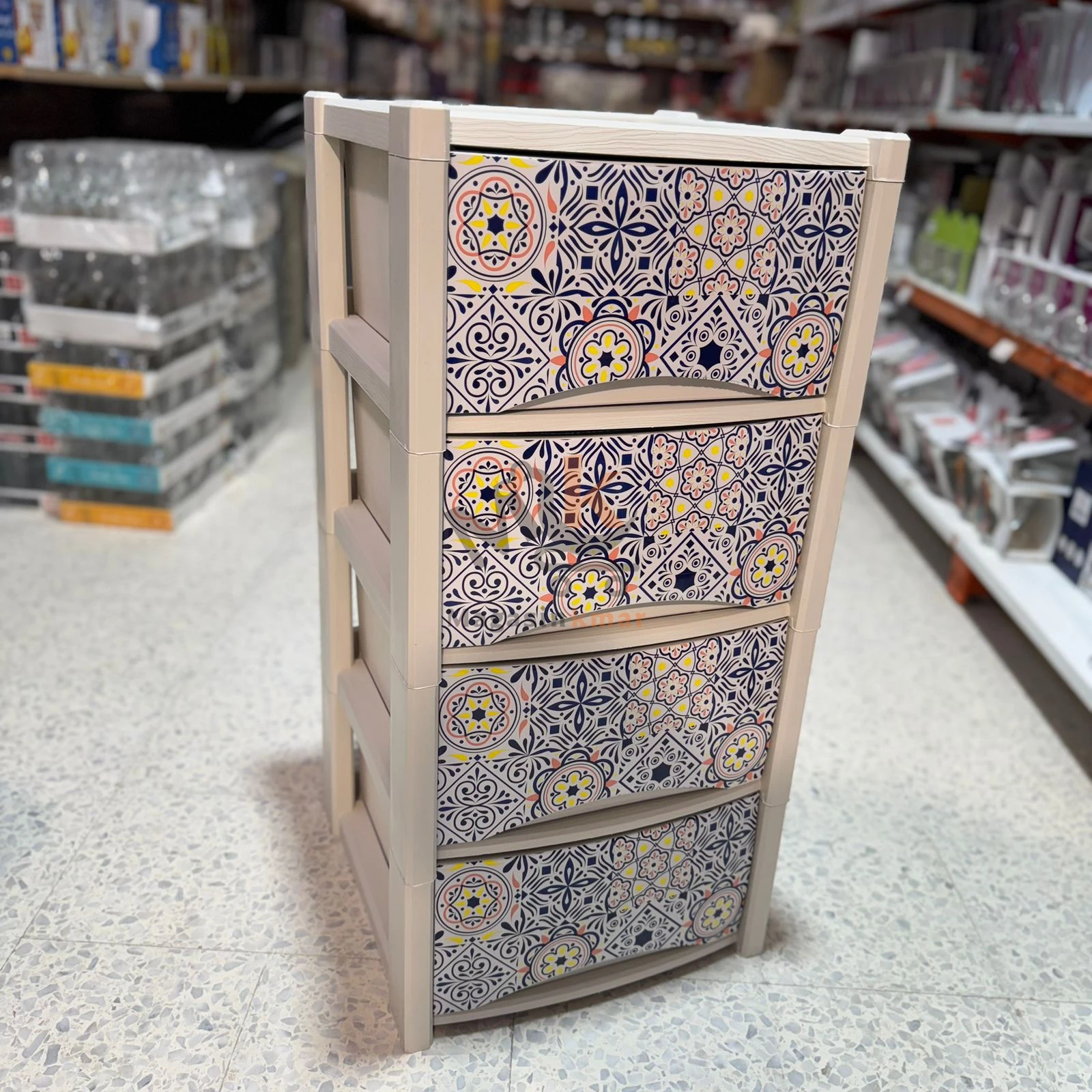 Armoire de rangement en plastique avec 4 étagères – Compacte et pratique