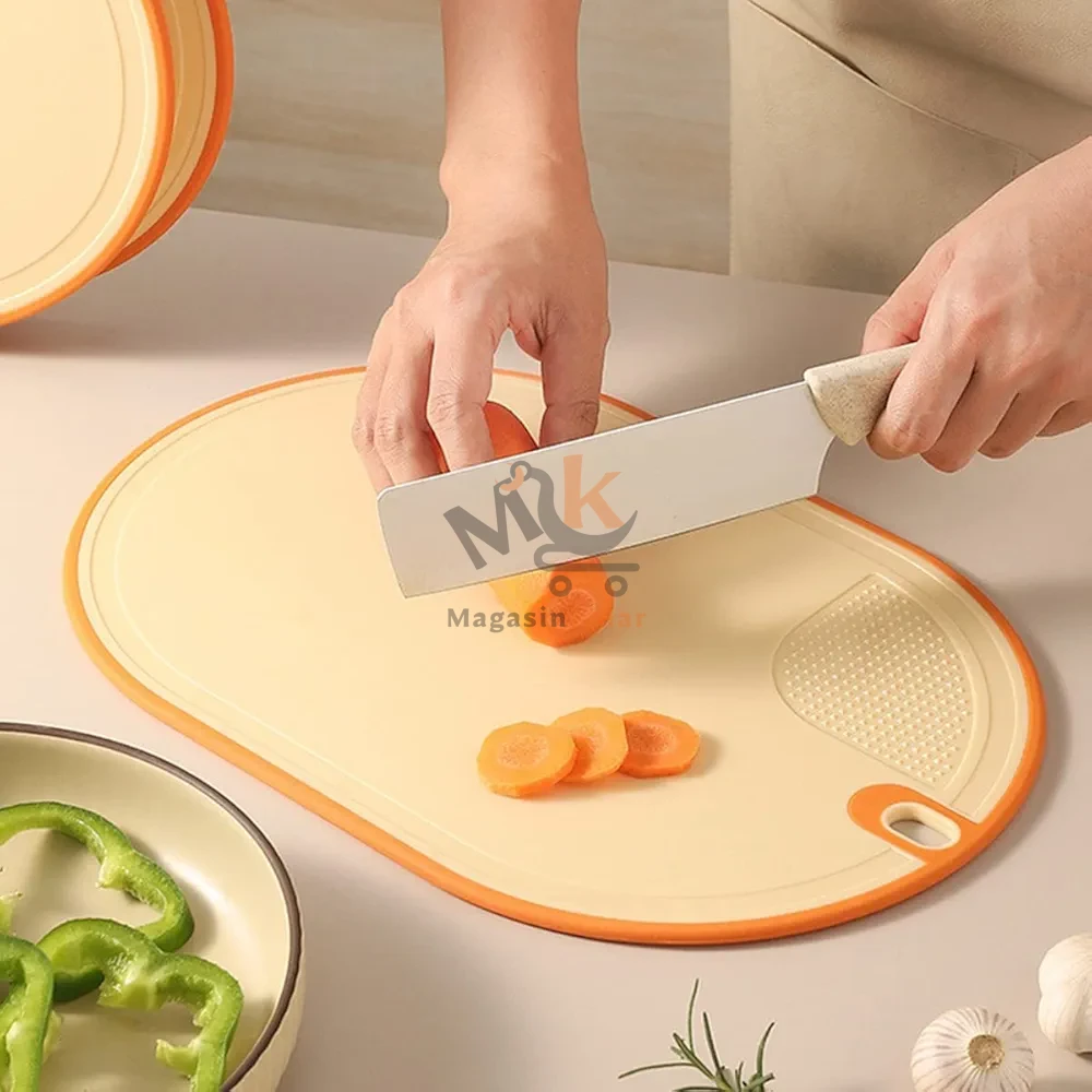 Planche à découper en plastique 22x20 cm