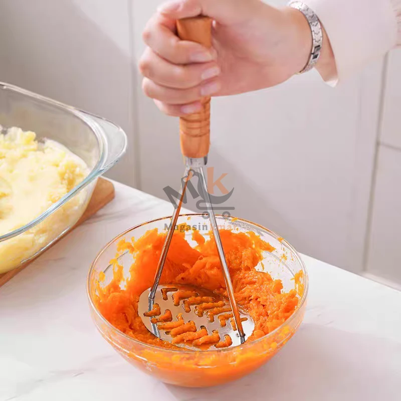 Presse legume en acier avec manche en bois – 20 cm – Robuste et pratique