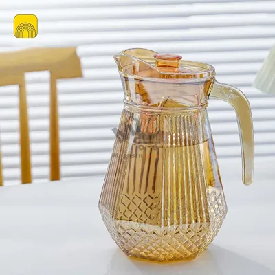 Carafe dorée en verre – Élégante pour eau et jus