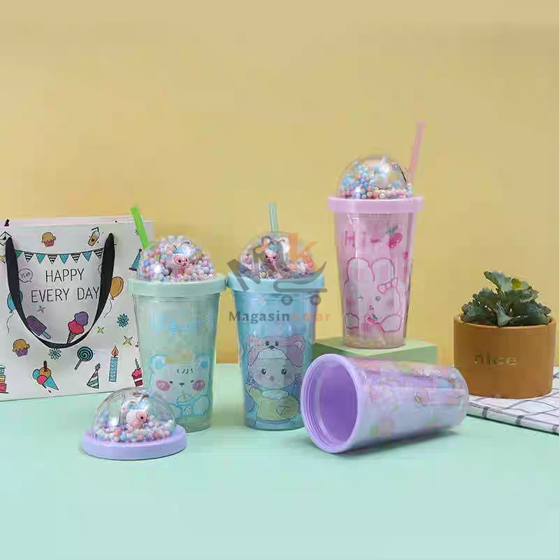 Gobelet en plastique avec couvercle et paille – Forme rabais Gobelet en plastique avec couvercle et paille – Forme rabais