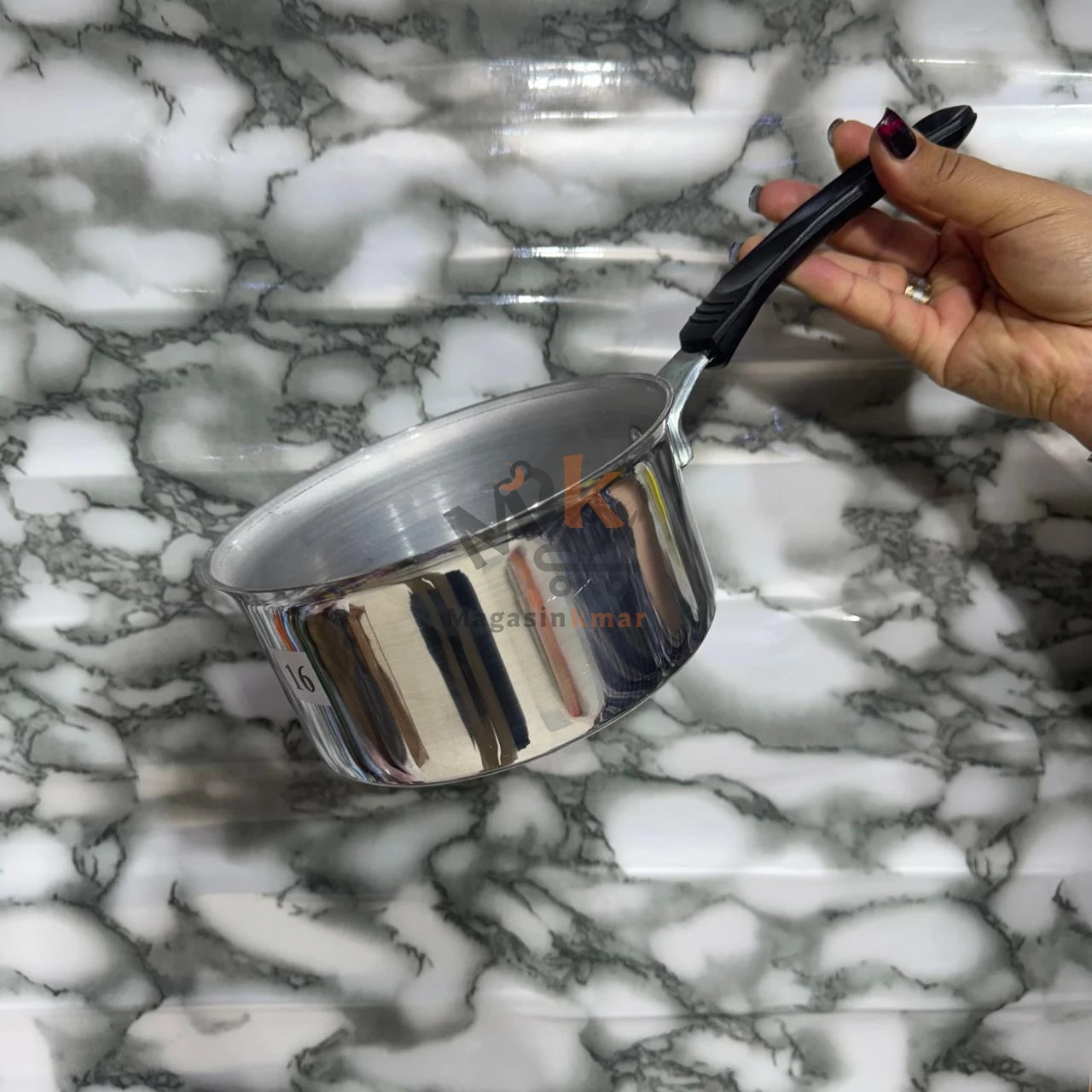 Casserole en inox et aluminium avec manche – Cuisson rapide et durable