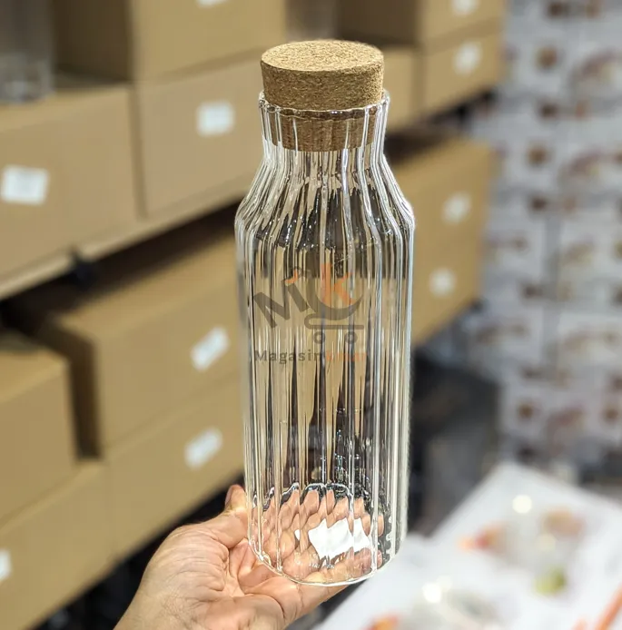 Carafe en verre rayé avec couvercle en bois 1L