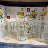 Carafe en verre avec 6 verres