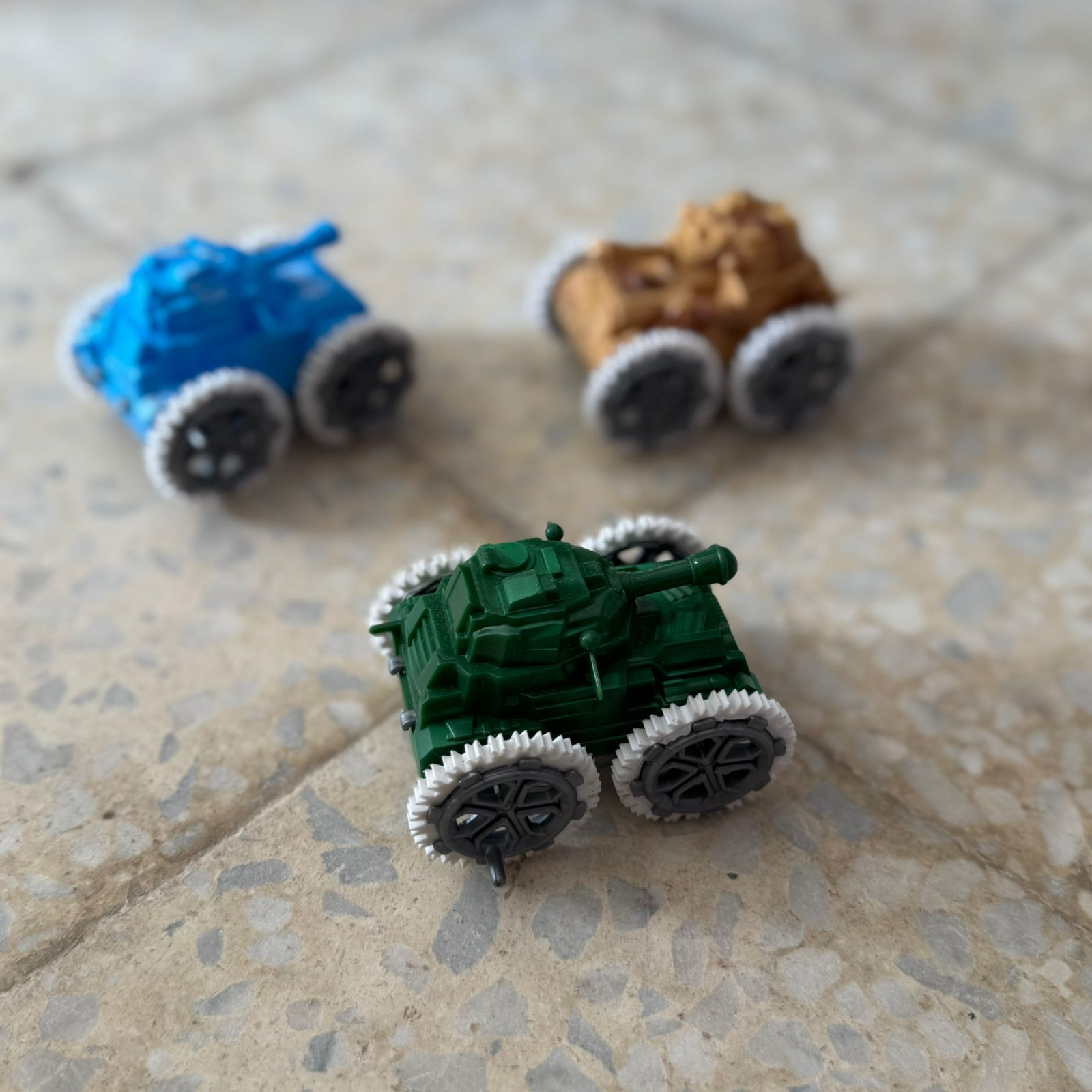 Voiture jouet modèle Dababa en plastique –PM