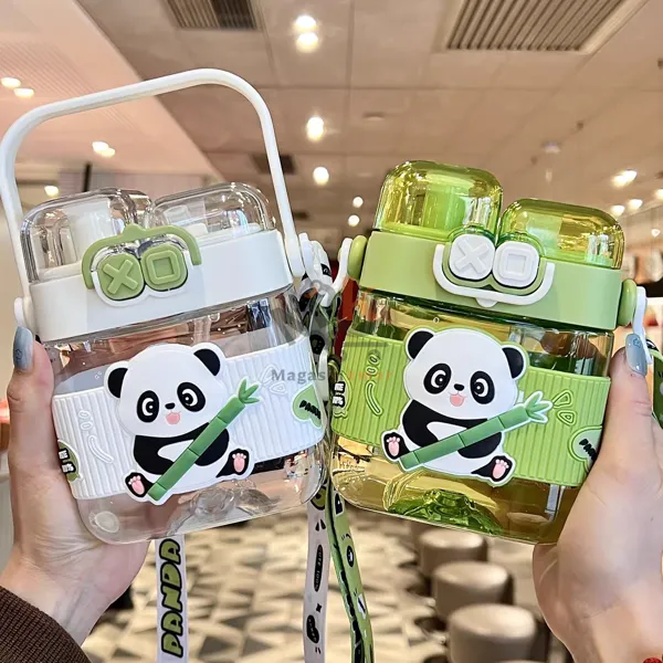 Bouteille carrée en plastique avec motif Panda Bouteille carrée en plastique avec motif Panda