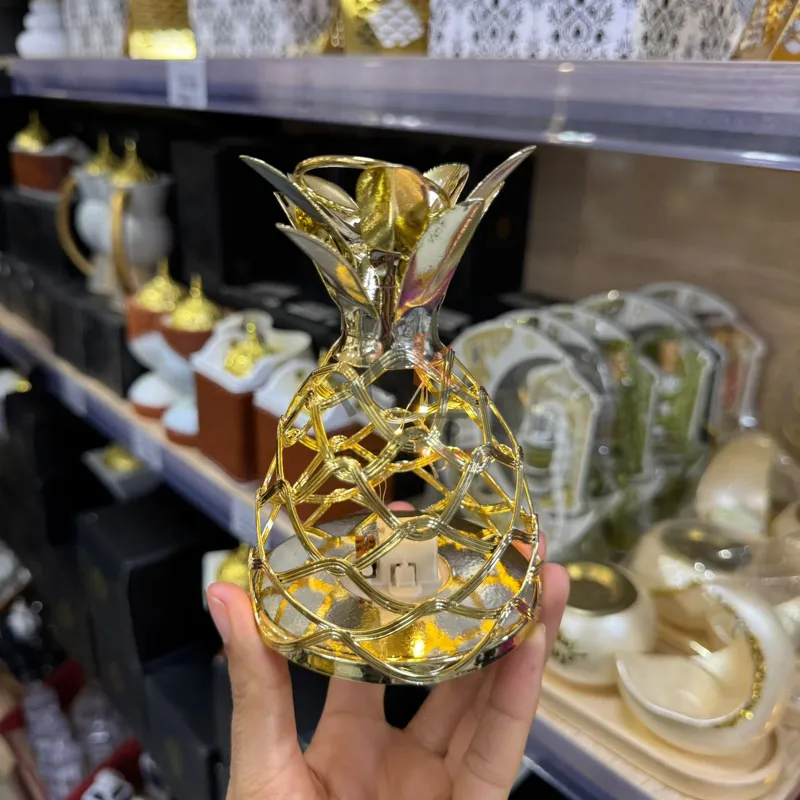 Fanous décoratif en métal forme ananas