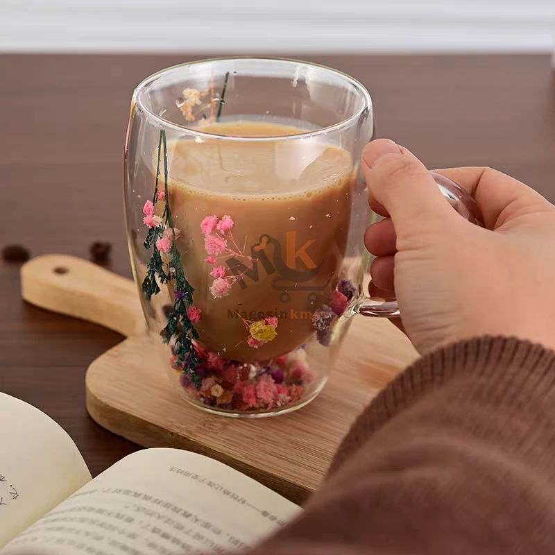 Tasse en verre à double paroi avec des fleurs séchées_ 350ml