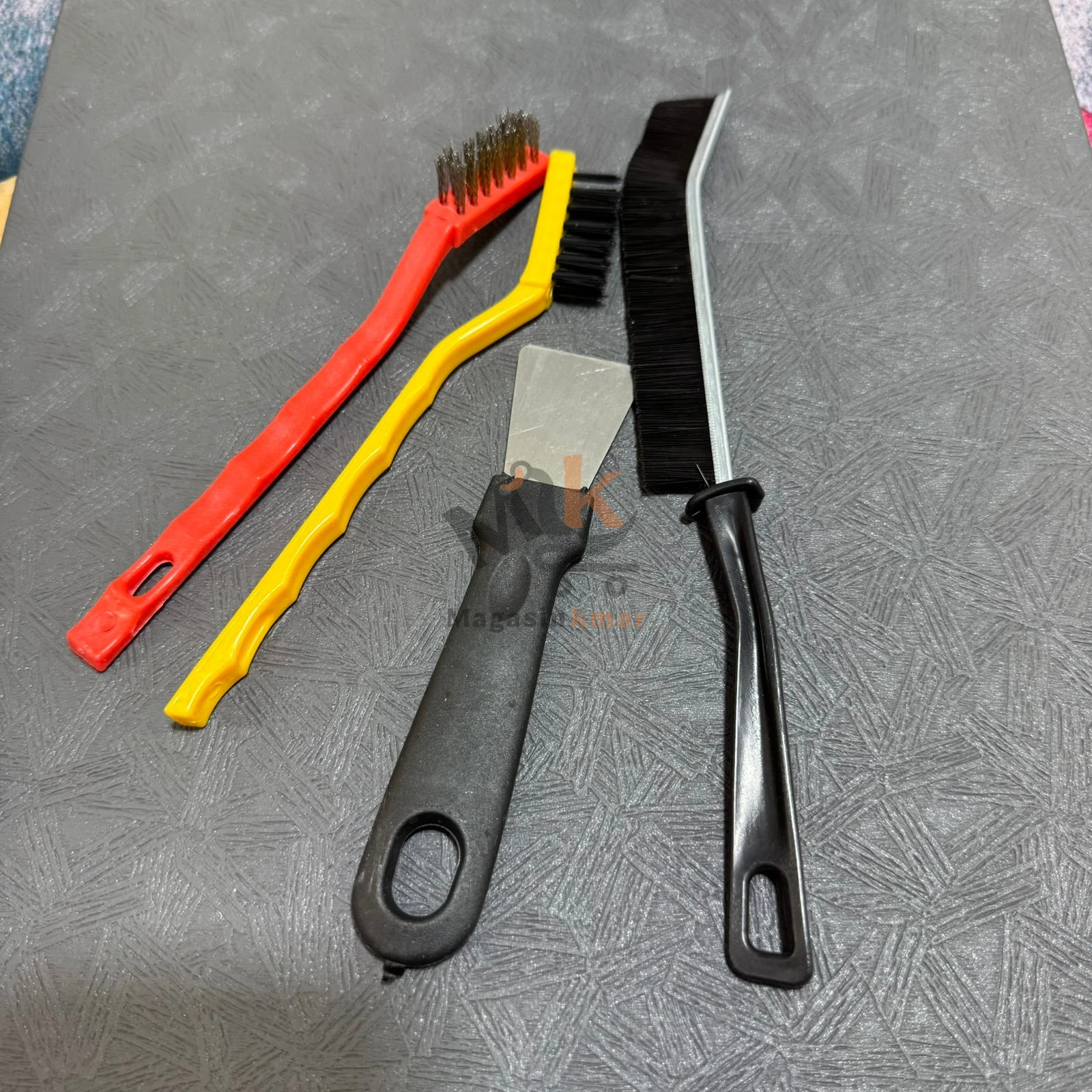 Set de 4 brosses de nettoyage cuisine et salle de bain – Métal et plastique – Multi-usages