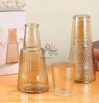 Carafe avec tasse en verre