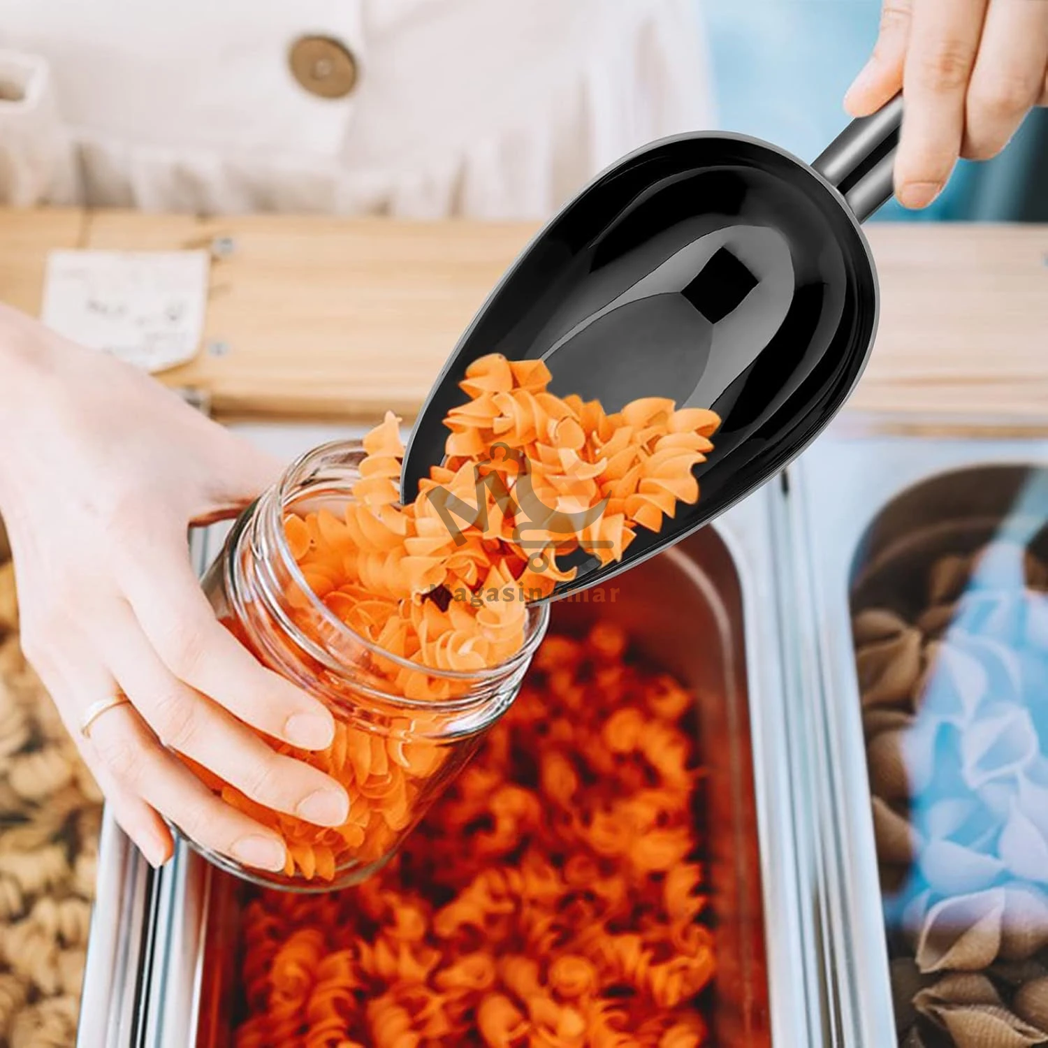 Pelle à épices en plastique 22 cm